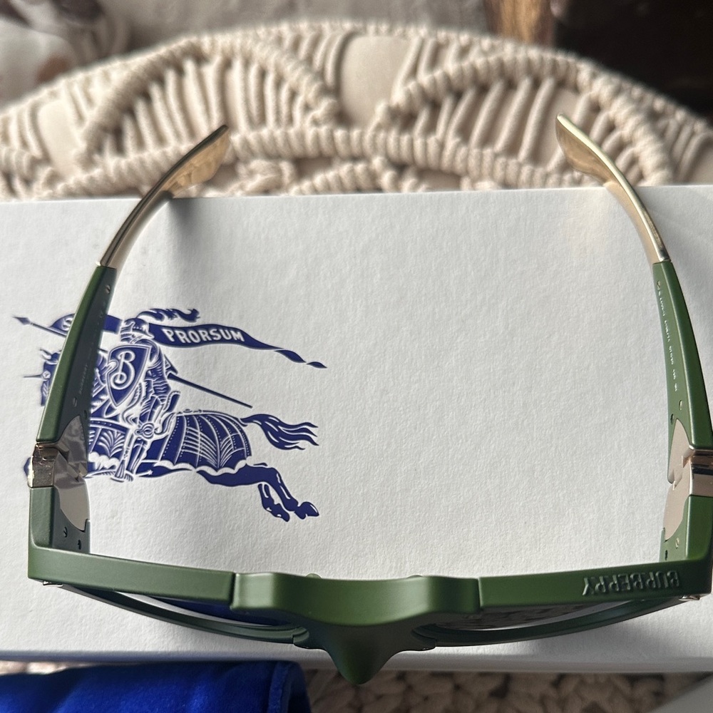 Burberry Olive Green Sunglasses with Blue Case *Unisex!* - Picture 5 of 16